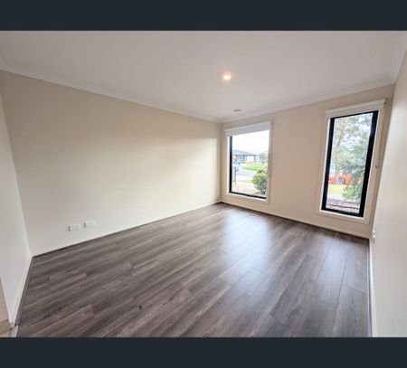 70 Streamside Drive, Craigieburn, Vic 3064 - Photo 4
