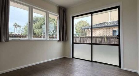 Freshly Updated Family Home Ã¢Ãâ¬Ã" Close to Westfield Manukau & Motorways - Photo 5