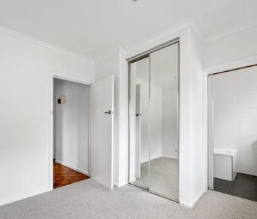Move in and Enjoy – Prime Essendon Address - Photo 5