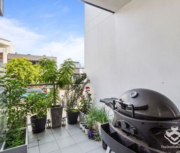 Available Now*James St Precinct*Spacious - Photo 2