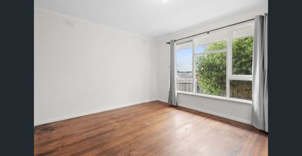 Spacious & Bright Apartment in Frankston - Photo 1