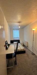 Room in a Shared House, Willow Tree Close, SW18 - Photo 4