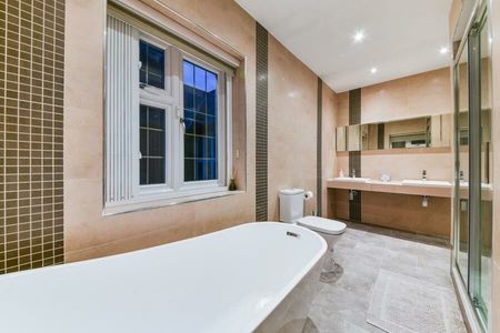 5 Bedroom House To Let - Photo 4