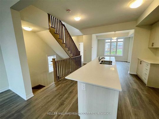 For Lease - 586 Murrell Boulevard, East Gwillimbury, Ontario - Photo 1