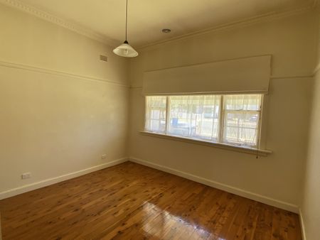 16 Leahy Street, SHEPPARTON VIC 3630 - Photo 3