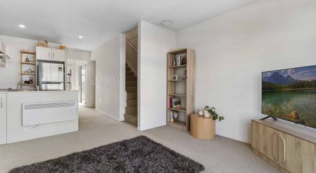 Sunny Townhouse in Prime Summer Spot - Photo 2