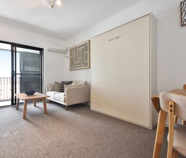 Furnished Modern Studio Unit in Randwick Central! - Photo 2
