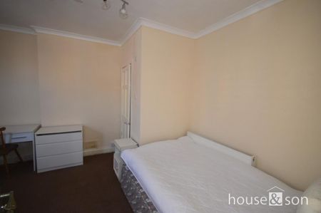 6 bedroom detached house to rent - Photo 3