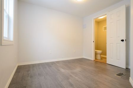 For Lease - 46 Ellen Street, Barrie, Ontario - Photo 5