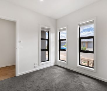 40 Proserpine Cres, Donnybrook, Vic 3064 - Photo 4
