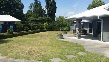 Large family home on 900sqm fully enclosed section - Photo 2