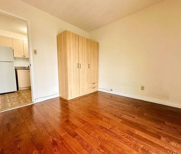 Finch / Victoria Park Bright& Cozy 2bd apartment - Photo 1