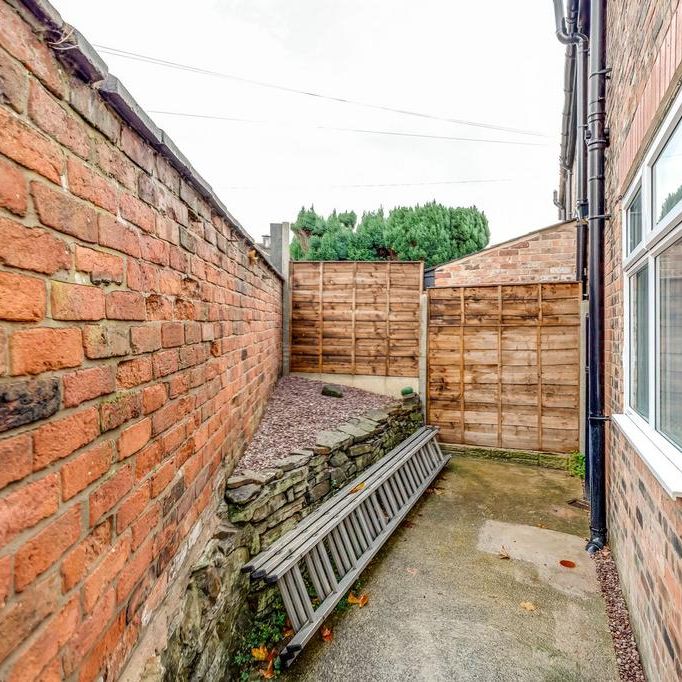 3 bedroom end of terrace house to rent - Photo 1