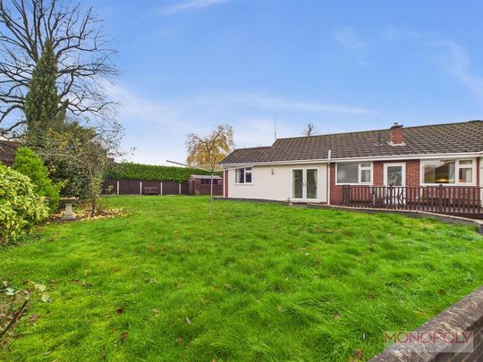 4 bedroom detached bungalow to rent - Photo 1