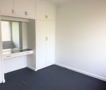 Prime Location, neat and tidy one bedroom home !! - Photo 2