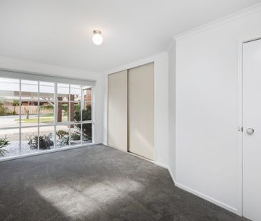 Three bedroom living - Photo 4