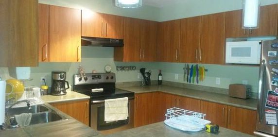 Condo for rent. 1br+den. 2 bath - Photo 2