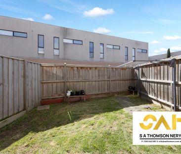 “Modern 3-Bedroom Townhouse in a Sought-After Craigieburn Location” - Photo 2