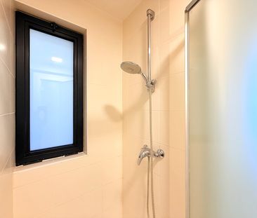 Ruim 3-slaapkamer appartement aan de zonnekant van de Lippenslaan! - Foto 2