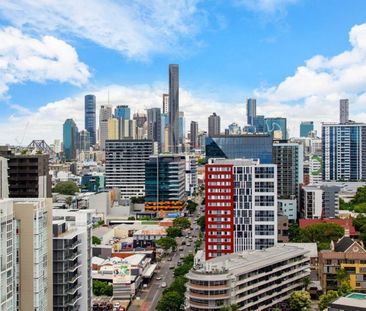LUXURY 2 BEDROOM APARTMENT WITH BREATH-TAKING CITY VIEW - Photo 3
