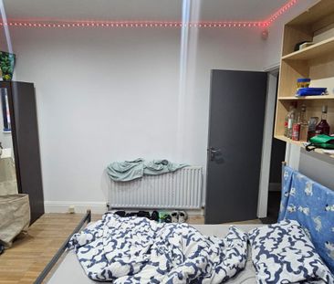 5 Bed - 19 St Chads View, Headingley, Leeds - - Student - Photo 3