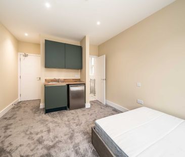 Fulham Palace Road, SW6, London - Photo 3