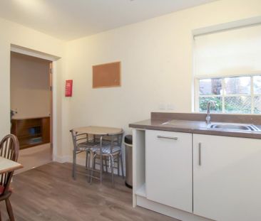 1 bedroom retirement property to rent - Photo 5