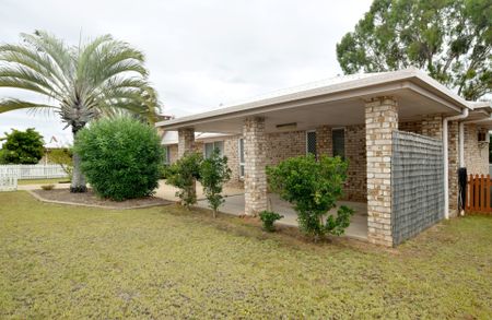 :: NEAT & TIDY LOWSET HOME IN NEW AUCKLAND! - Photo 3