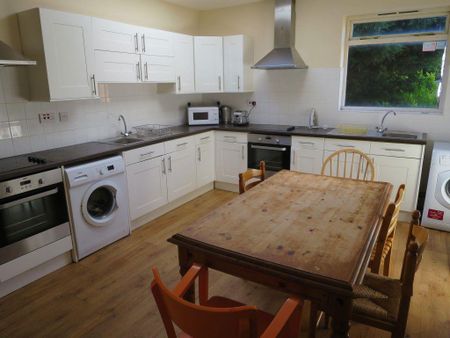 6 bedroom flat to rent - Photo 2