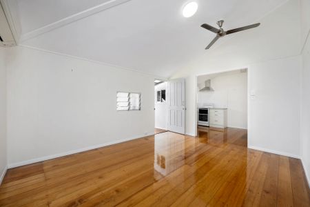 Big block, Plenty of Space, Style & Convenience ! - Photo 4