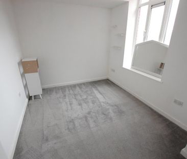 2 bedroom penthouse to rent - Photo 4