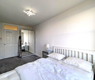 West Parade - Photo 1