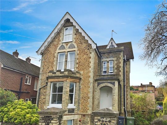 Baillie Road, Guildford, Surrey, GU1 3LN - Photo 1