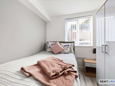 🏡 Newly Refurbished En-Suite Rooms Now Available in CV2! - Photo 2