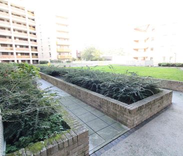 Avenue Road, London - Photo 3