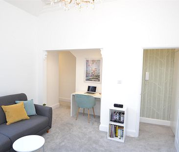 A modern and immaculately presented double bedroom property located within Kemp Town village. Offered to unfurnished. Available 28th August 2024. - Photo 2