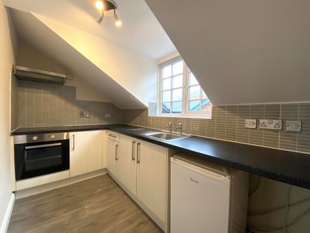 3 bed town house to rent in Friernhay Court, Exeter, EX4 - Photo 2