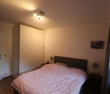 Een gerenoveerd appartement op de benedenverdieping rechts van de r... - Photo 5