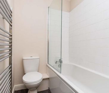 4 bedroom terraced house to rent - Photo 5