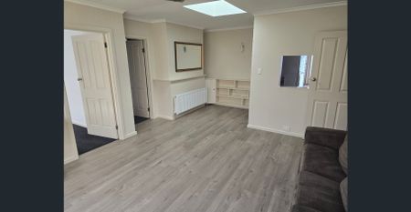 Water views and cosy living - Photo 5