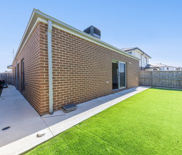 The perfect family lifestyle, with all key amenities right at your ... - Photo 6