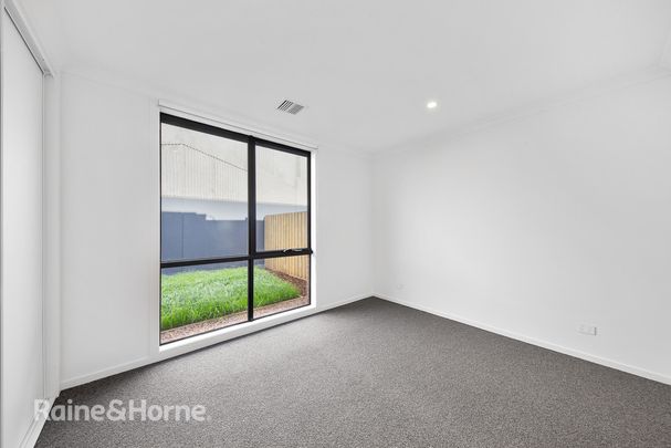 12 Montgomery Court, St Albans, VIC 3021 - Photo 1