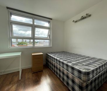 3 bedroom flat to rent - Photo 1