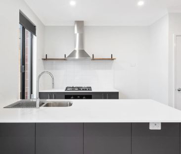 Modern home in new Lakelands. - Photo 6