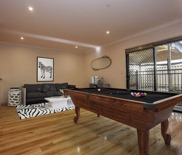 Beautiful home with a garden spa! - Photo 3