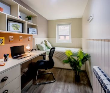 5 Bed Townhouse Standard - Photo 5