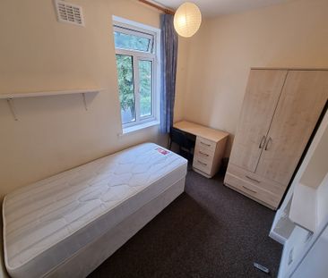 5 Bed Student Accommodation - Photo 4