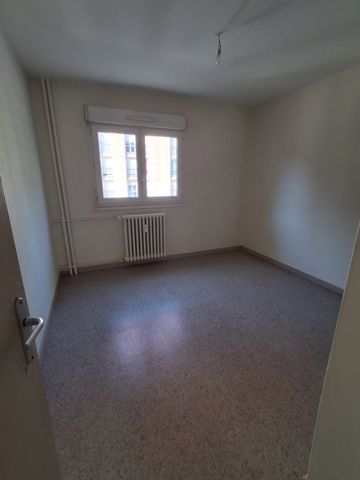 Location - Appartement T4 - 74 m² - Baume-les-Dames - Photo 2