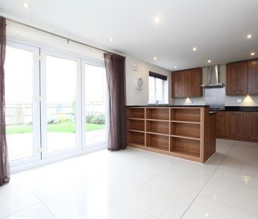 4 bedroom detached house to rent - Photo 4