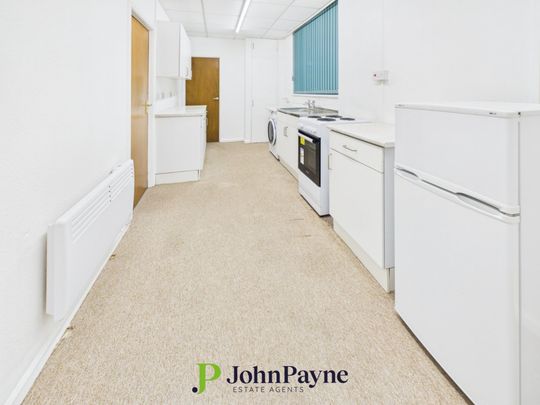 Kenilworth Court, Styvechale, Coventry, CV3 6JA - Photo 1